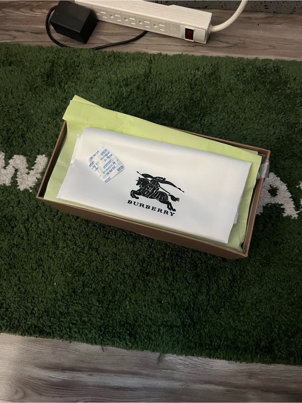BURBERRY SLIDES WITH BOX - Picture 7 of 8